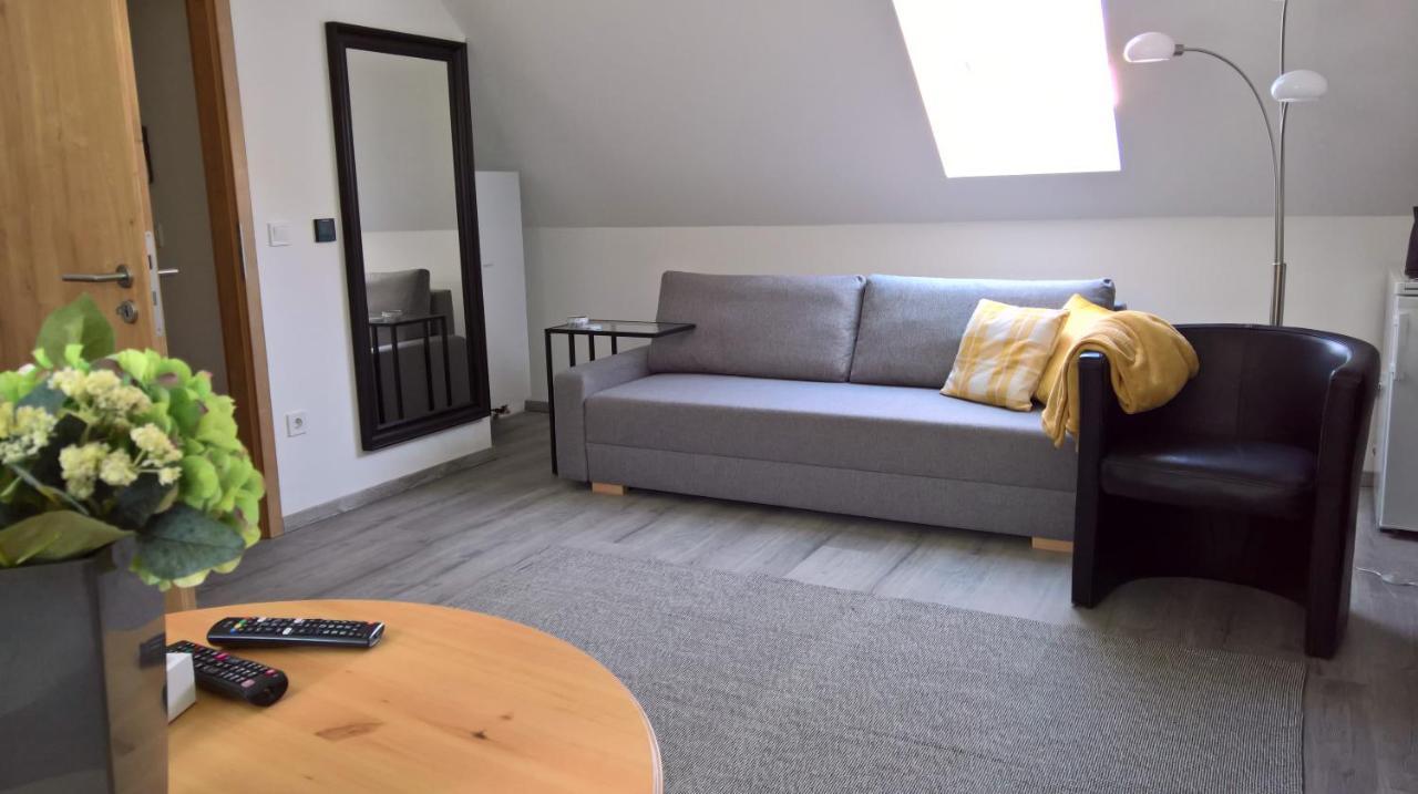 Rozalia Vendeghaz 2 Apartment Sarrod